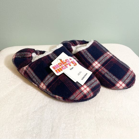 Nordstrom Shoes - Nordstrom Closed Toe Faux Fur Lining Slippers Navy Peacoat Tartan L/XL NWT